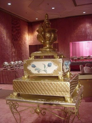 royal wedding cake. royal wedding cake pops. royal