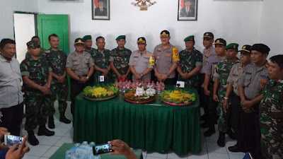 Dua Kapolsek Ucapkan HUT TNI Ke 74 Kepada Mako Koramil 02 Curug