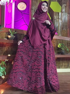 Model Gamis Syar'i Oki Setiana Dewi 2017