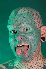 manusia berkepala ular gambar  gambar  aneh