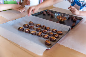 Raw chocolate pekan bites making chocolate pekan bites