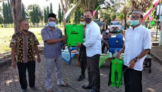 Penyerahan bantuan sarana ke Kampung Tangguh