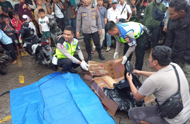Pengendara Motor Tertabrak  Light Truk Satu Meninggal Dunia Satu Luka 'Satlantas Polresta Tangerang Evakuasi Korban