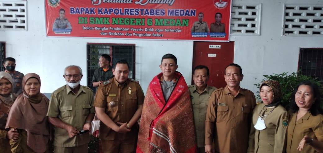 Beri Pemahaman Bahaya Narkoba, Kapolrestabes Medan Kunjungi SMK Negeri 6 Medan