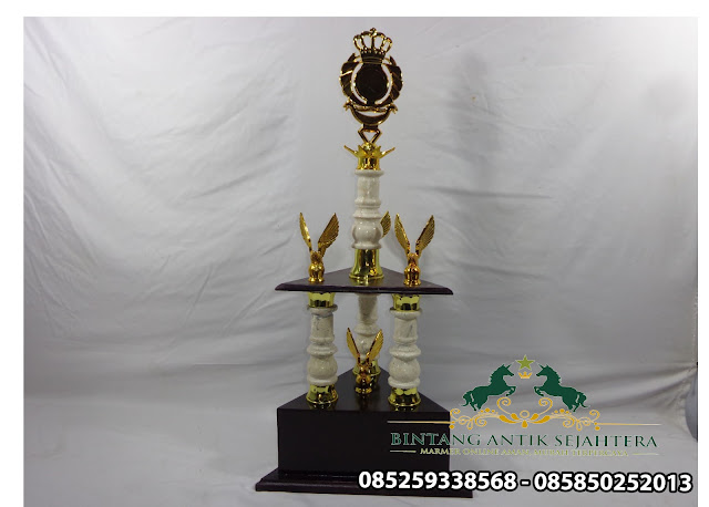 trophy kaki 3