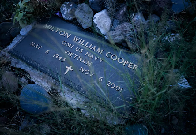 Il luogo di sepoltura di Milton William Cooper visto al cimitero di Springerville a Springerville il 20 agosto 2020.