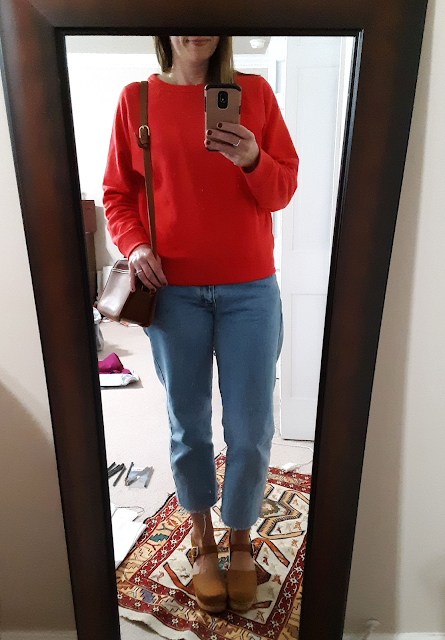 everlane sweatshirt, vintage jeans and clogs, mom jeans outfit, vintage calvin klein, thrifted outfit, fall outfit