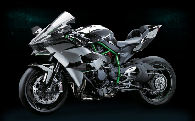 Insane! Kawasaki Ninja H2R reaches 331 km / h in street circuit