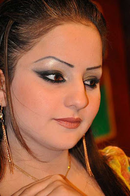 Beautiful Iraqi Poetess Shahad Al Shammari Photos