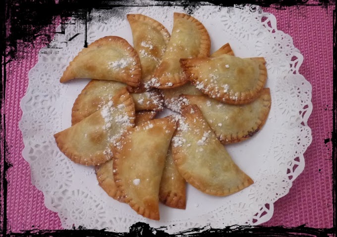 EMPANADILLAS DULCES RELLENAS DE CHOCOLATE Y PLATANO