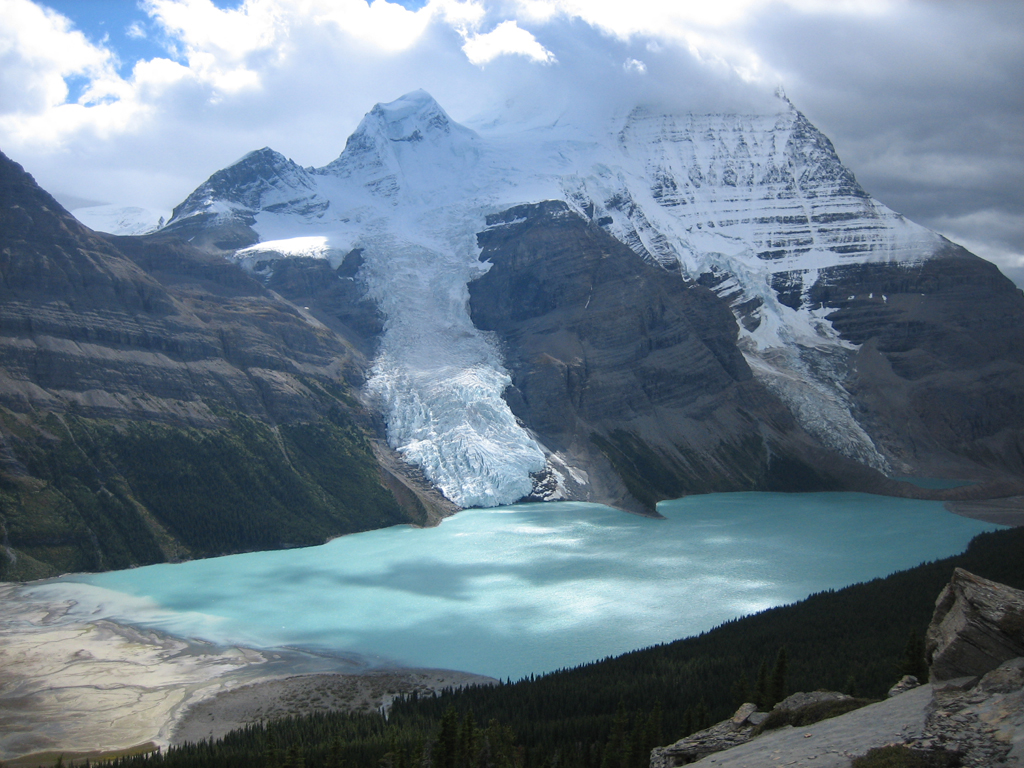 The majestic Canadian Rockies are the Canadian segment of the North ...