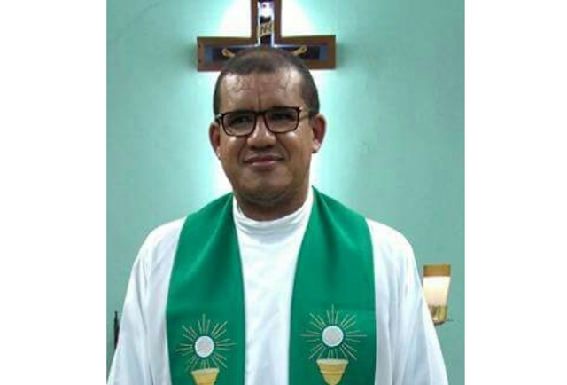 Padre  Reginaldo Luiz  se despede da Paróquia  de São Francisco de Assis  do Distrito de  Barragem Leste em Delmiro Gouveia