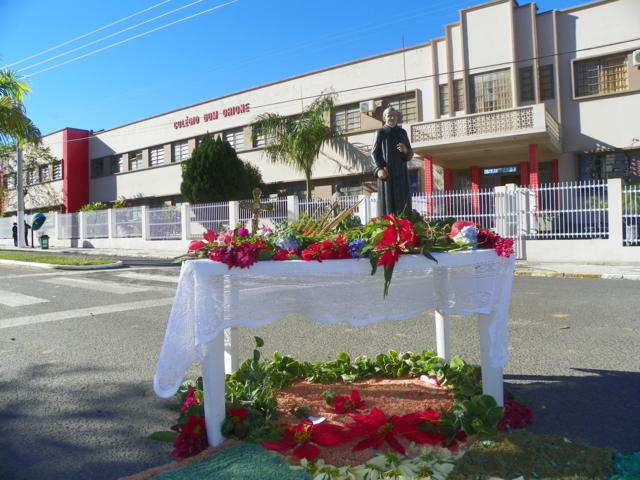 Fieis mantêm tradição da Festa de Corpus Christi, em Siderópolis