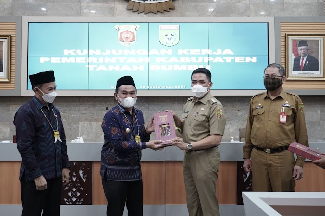 Kunjungi Pemkot Samarinda, Zairullah Azhar Saling Lempar Pujian Dengan Andi Harun