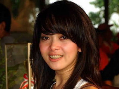 Syahrini on Syahrini Hot   Blogq Dw