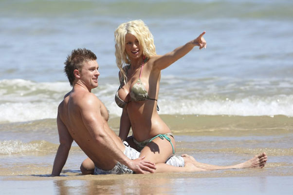 Emma Boughton With Her Bfs and Get Some Hot Pose on The Beach