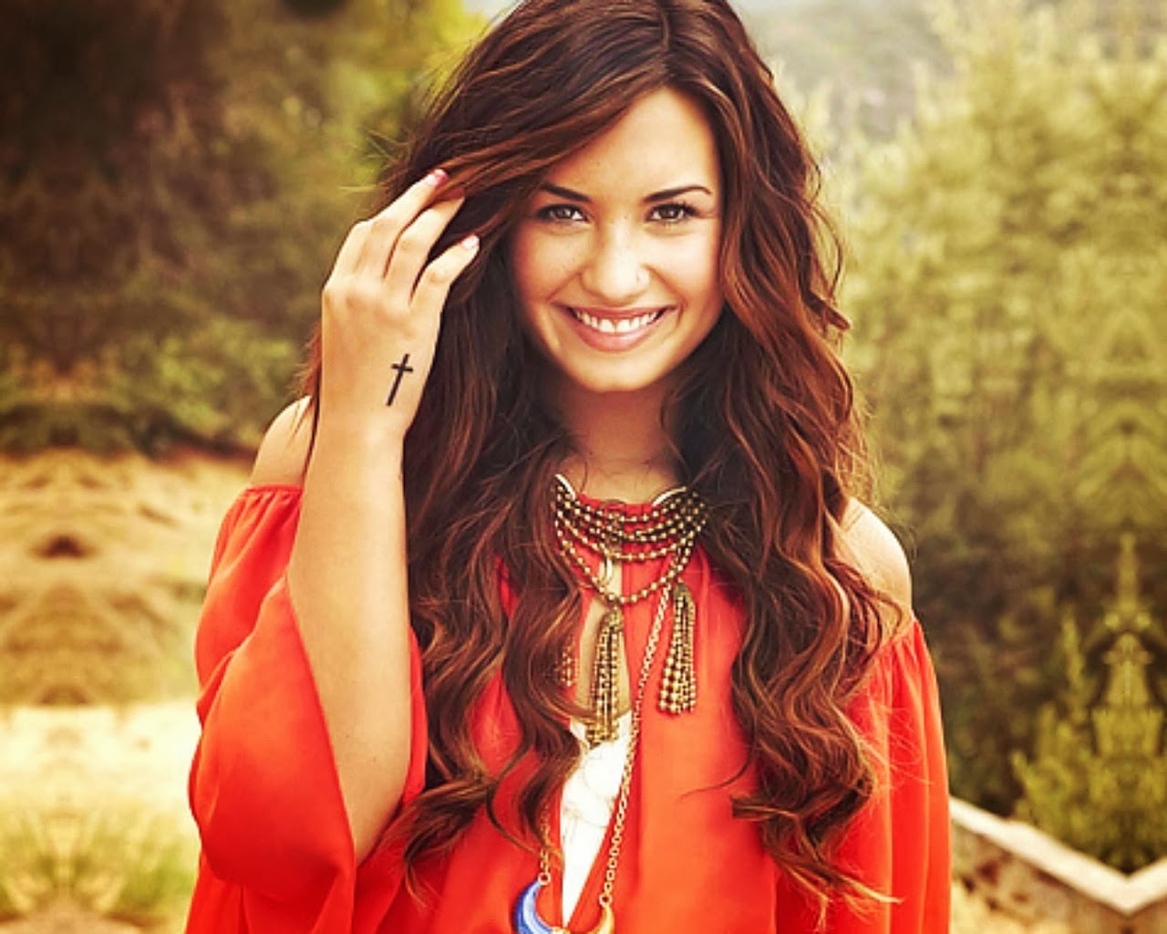 http://lirik90.blogspot.com/2014/08/wonderful-christmas-time-lyrics-demi.html