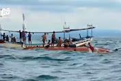Diterjang Ombak Besar, Perahu Nelayan Tuban Terbalik di Laut Utara Jawa