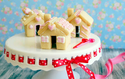 Check out how to make these adorable Home Sweet Home 3D Sugar Cookies for Valentine's Day with step-by-step video tutorial!  http://uTry.it  