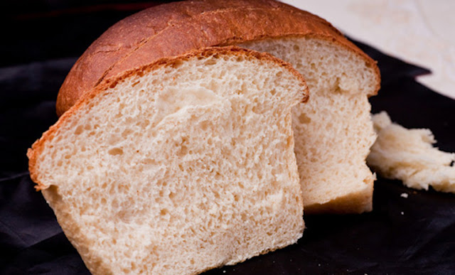 Khắc phục cách chữa cơm bị nhão bằng mẩu bánh mì