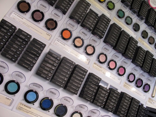 kiko-milano-eyeshadow-display