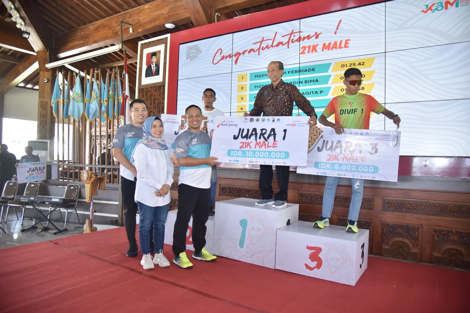 Hadiah Kebumen Beach Marathon 2023 Diserahkan, Ini Pesan Bupati Arif Sugiyanto