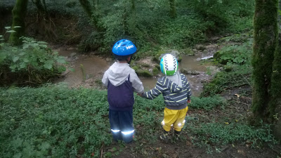 2 mains en éveil