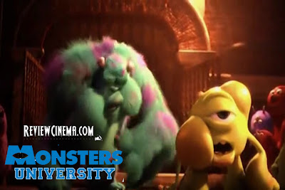 <img src="Monsters University.jpg" alt="Monsters University Sullivan dan Mike saat mengikuti Scare Games">