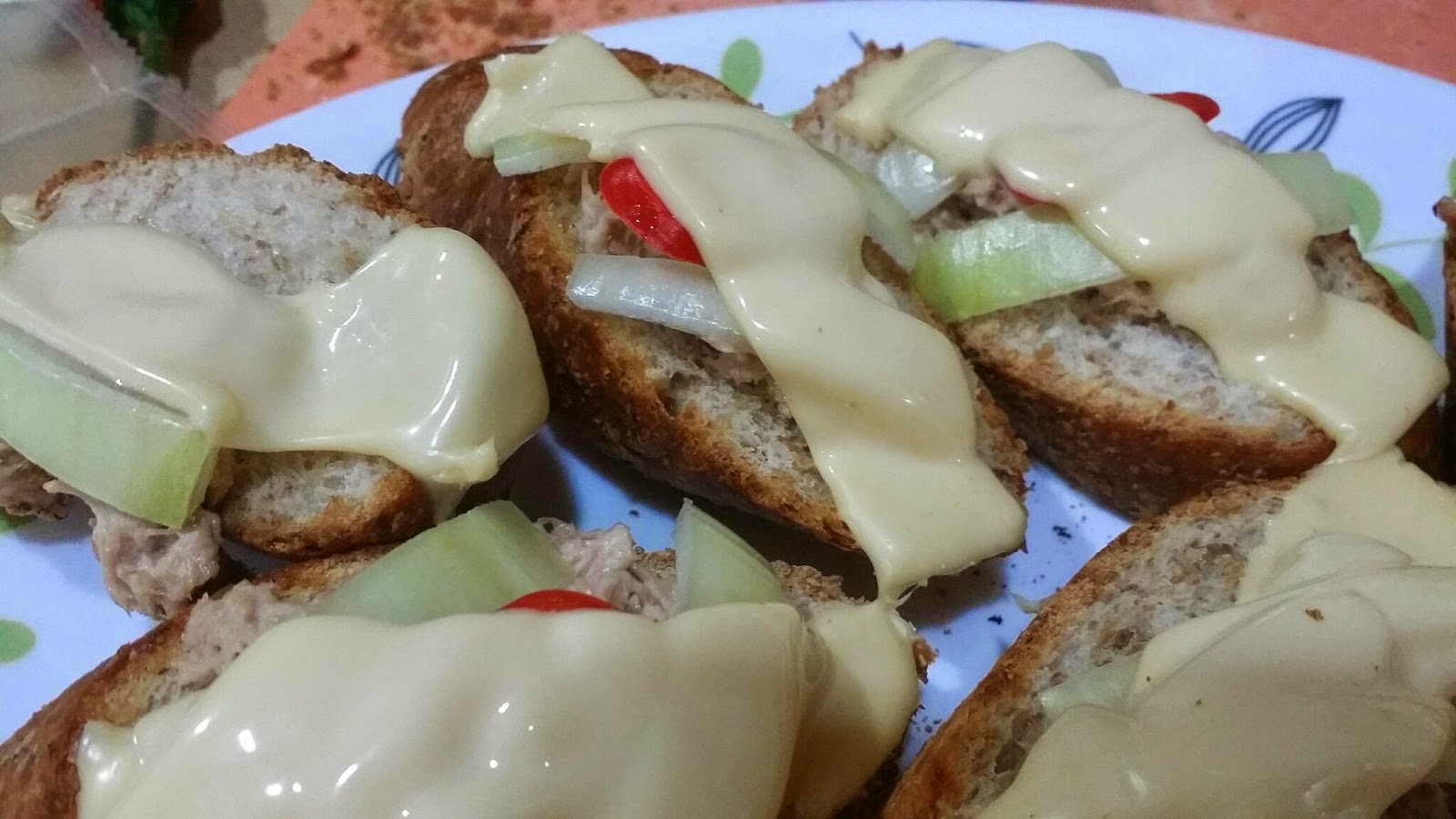 ZULFAZA LOVES COOKING: Roti perancis tuna bakar