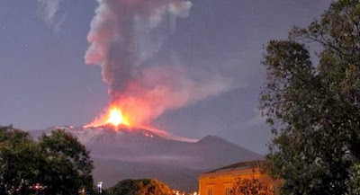 FUERTE ERUPCION DEL VOLCAN ETNA, 17 DE NOVIEMBRE 2013