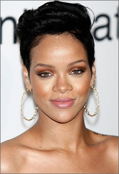 Rihanna's Hair Styles34