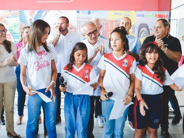 Cícero Lucena autoriza construção de quadra poliesportiva na Escola Santos Dumont, no Varadouro