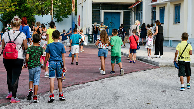 Σχολεία: Χωρίς μάσκες αλλά με έξι αλλαγές ξεκινά η λειτουργία η νέα σχολική χρονιά