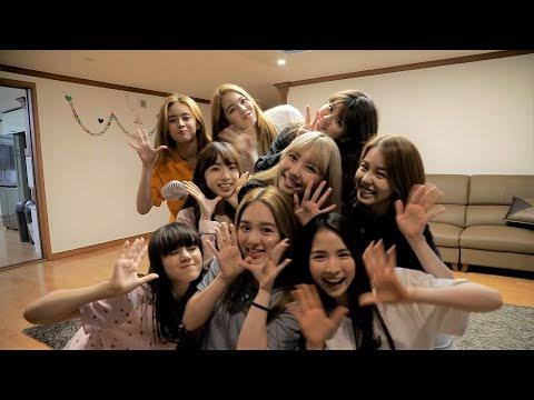 WE NiziU! WE NEED U!