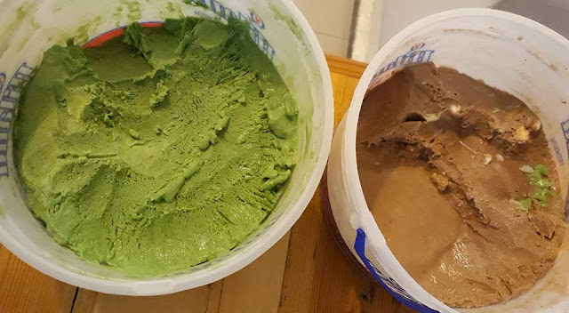  Home made ice cream. This is matcha and chocolate. They had yummy avocado before.