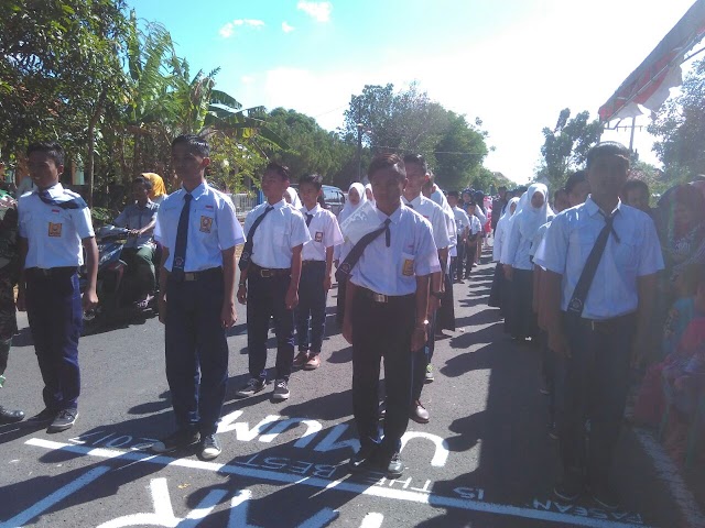 Semarak HUT RI, Siswa Gerak Jalan di Pasean