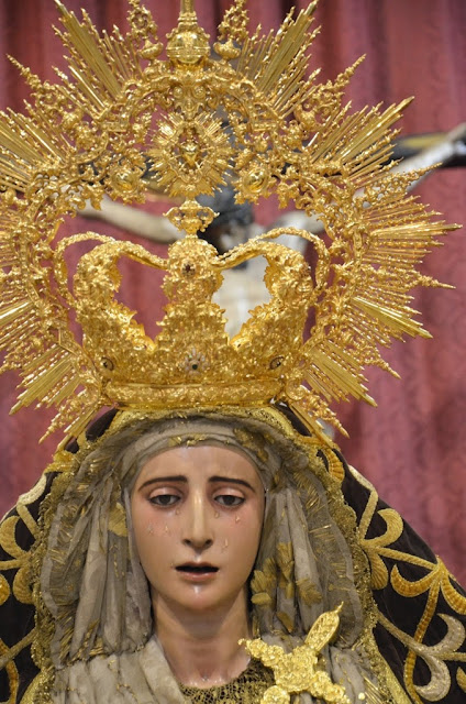 Nuestra Señora de los Dolores Coronada.- Sevilla