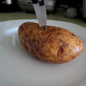 How to Make a Great Baked Potato:  Baked potatoes are a simple and tasty side to any meal.  They can even be a great meal all on there own.