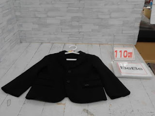 中古品　子供服　１１０ｃｍ　BeBe　ブラック　ジャケット　４９８円