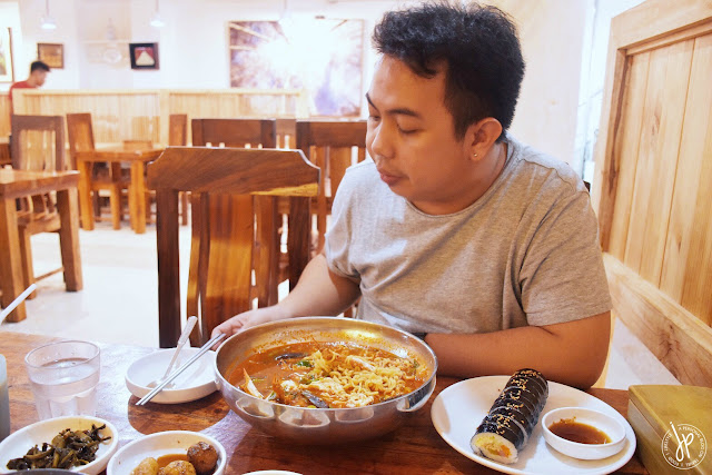 side dishes, bowl of ramyeon, and kimbap