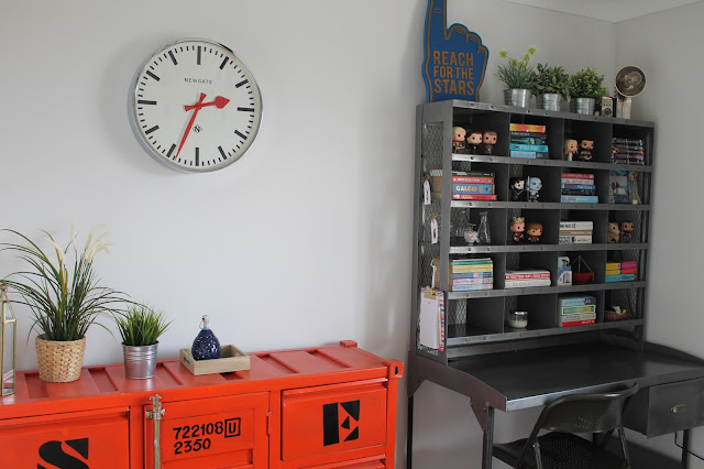 Sorting Desk - Shipping Container Sideboard - Maison Du Monde - Bookshelf