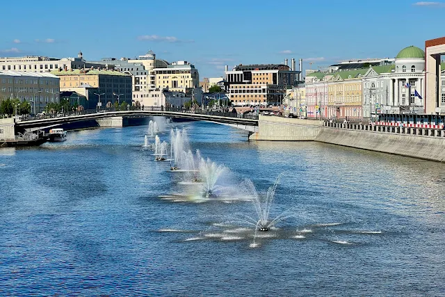 Водоотводный канал, Третьяковский мост