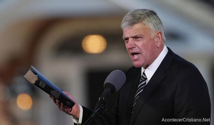 Franklin Graham predicando