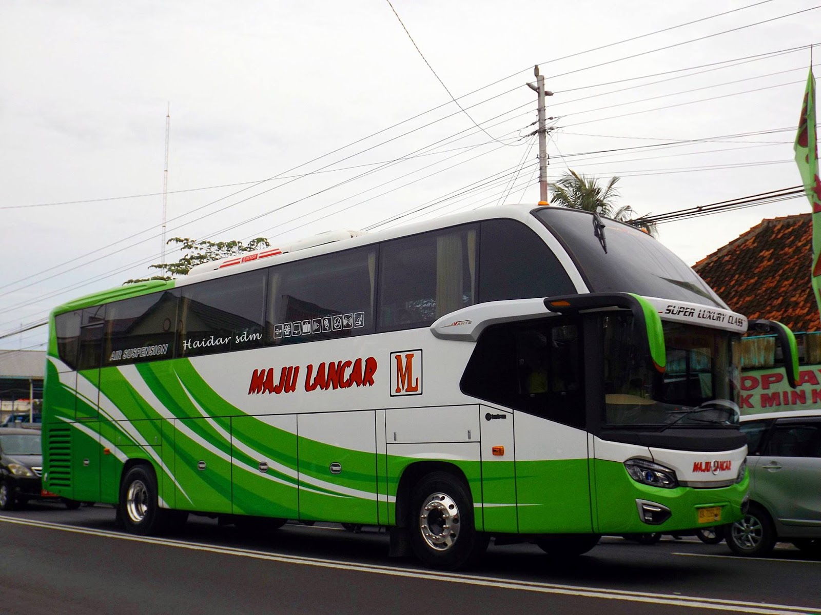 Adu Ganteng 7 Varian Karoseri Bodi Bus Mewah SHD Double Glass