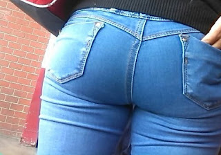 Guapa mujer buenas nalgas jeans 