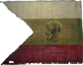 Bandeira feita por Stiljana Paraškevova para a milícia búlgara na Guerra Russo-Turca de 1877-78 (conservada no Museu Nacional de História Militar; imagem disponível no portal da BNR).