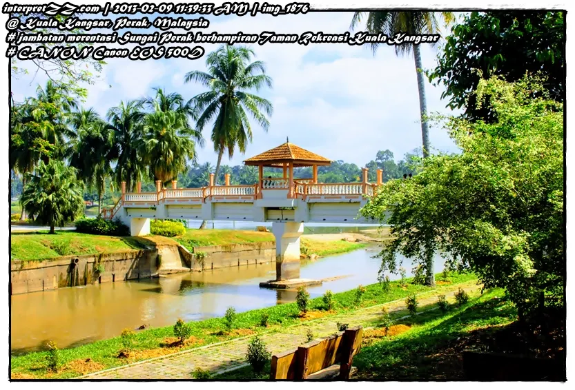 gambar Jambatan yang menghubungkan di antara Taman Rekreasi Kuala Kangsar dengan tempat membeli-belah dan medan makan.