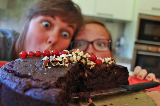 Decadente vegan chocoladetaart onder vriendinnen