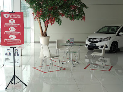 Mobil Honda Civic Warna Putih di Dealer Mobil Honda prima Harapan Indah