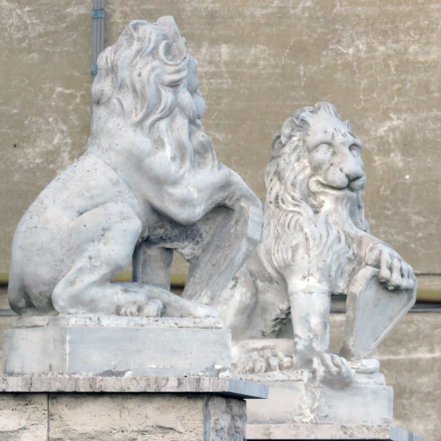 Two lions in Viale Petrarca, Livorno